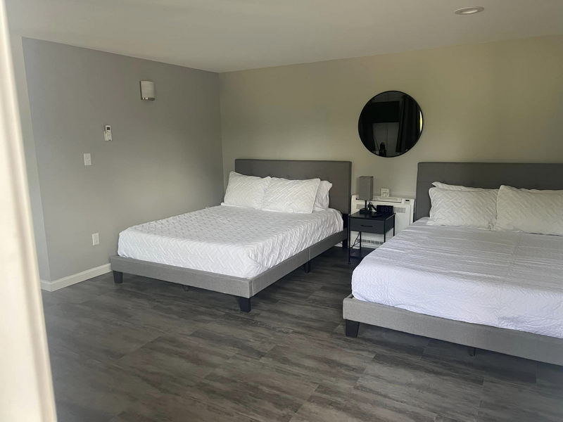 Lexingtons LillyPad (Azure Tides, Lexington Budget Motel) - Web Listing (newer photo)